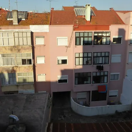 2-Bedroom Flat In Moscavide Near Fil And Arena Апартаменты