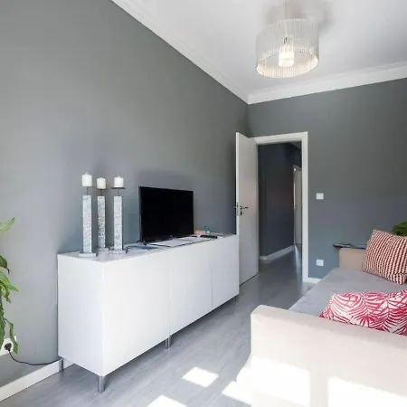 2-Bedroom Flat In Moscavide Near Fil And Arena