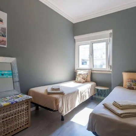 2-Bedroom Flat In Moscavide Near Fil And Arena