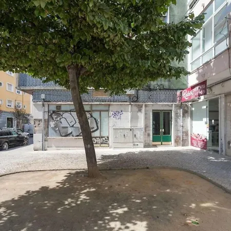 2-bedroom Flat In Moscavide Near Fil And Arena Апартаменти