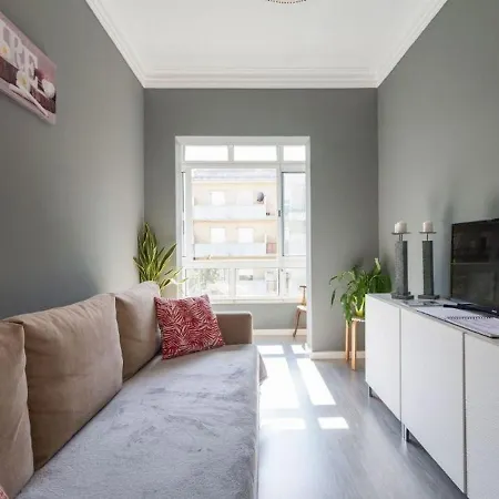 2-bedroom Flat In Moscavide Near Fil And Arena Апартаменти *