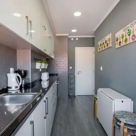 2-bedroom Flat In Moscavide Near Fil And Arena Апартаменти *
