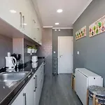 2-bedroom Flat In Moscavide Near Fil And Arena Διαμέρισμα *