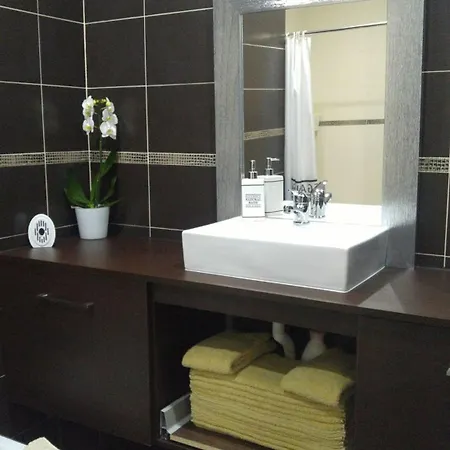 Appartamento With 2 Bedrooms In Moscavide - Lisbon *