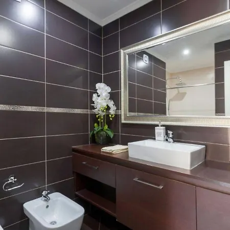 Appartamento With 2 Bedrooms In Moscavide - Lisbon