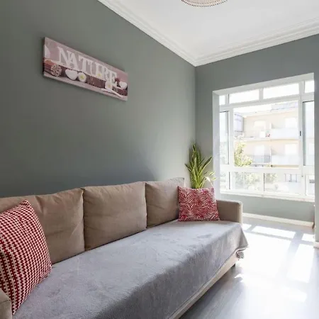 2-bedroom Flat In Moscavide Near Fil And Arena Διαμέρισμα